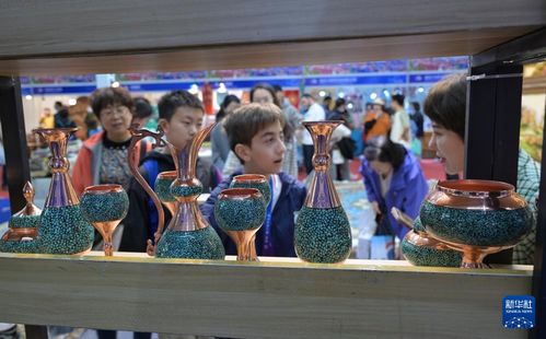 多国工艺品齐聚中俄博览会，工艺美术品及礼仪用品销售火爆